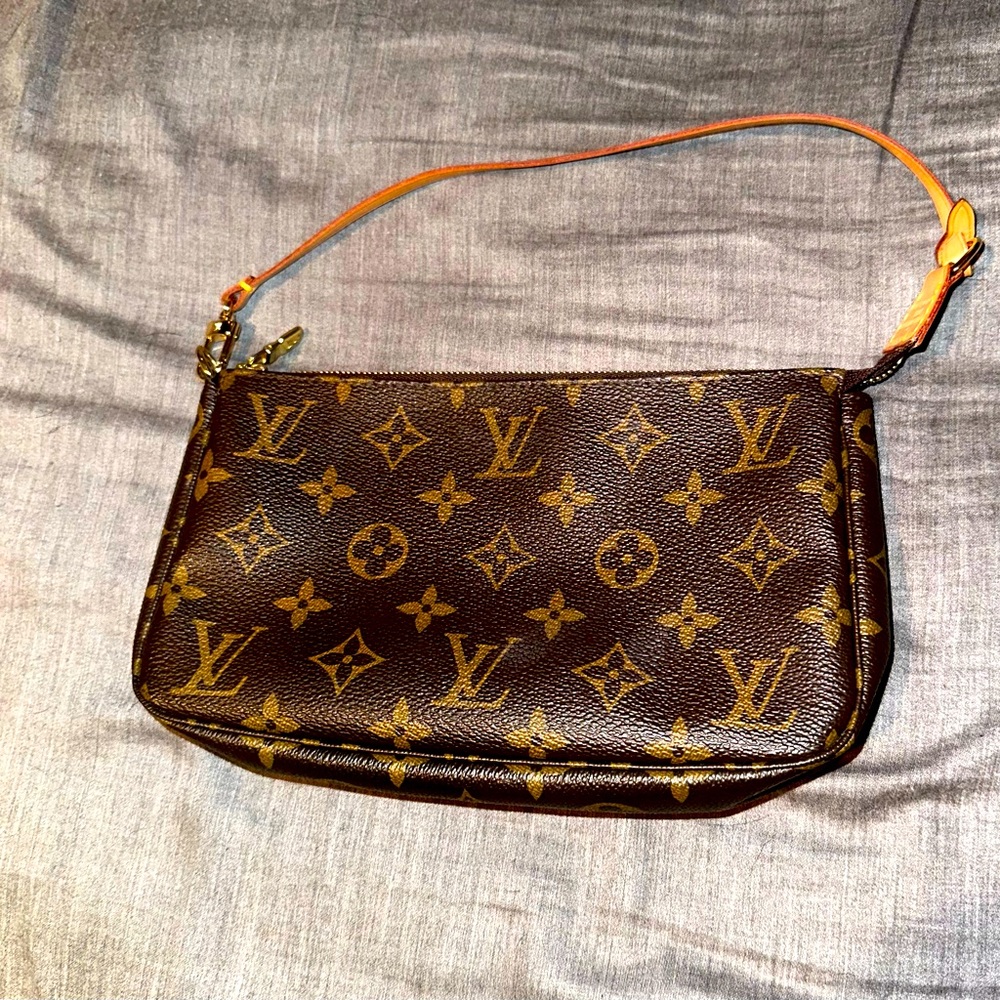 Louis Vuitton Monogram Pochette Shoulder Bag